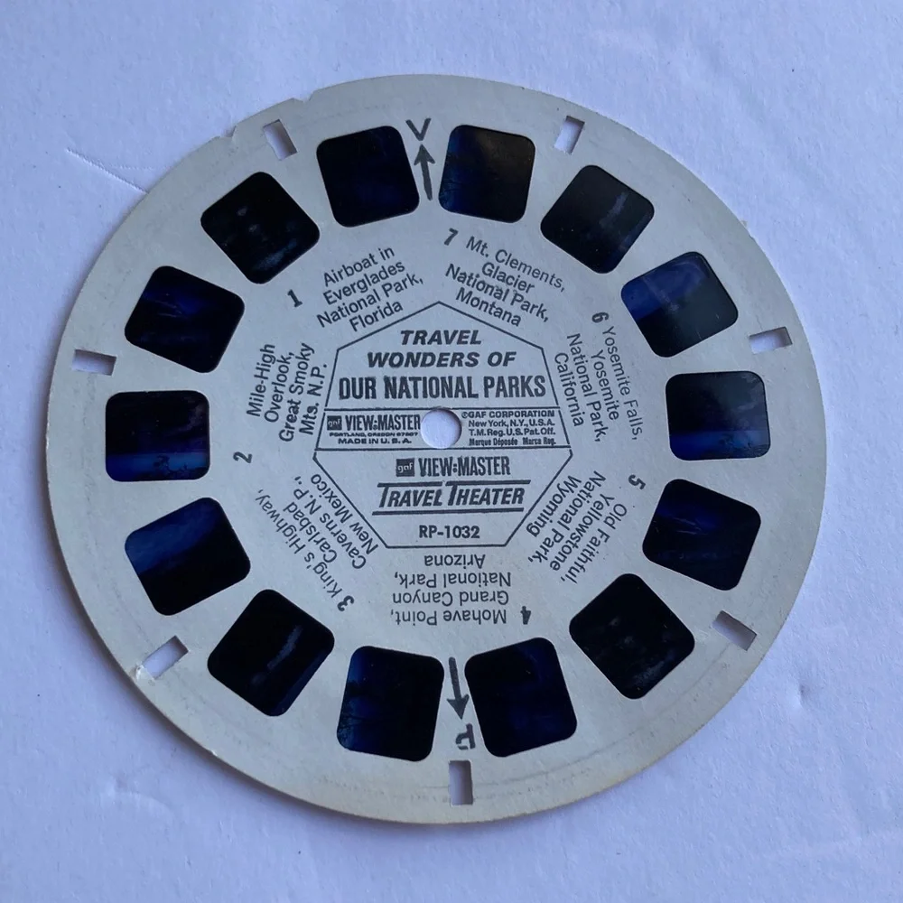 GAF View-Master 3-D projector from the 1960's Tan VINTAGE 5 x 4 x 3 inches